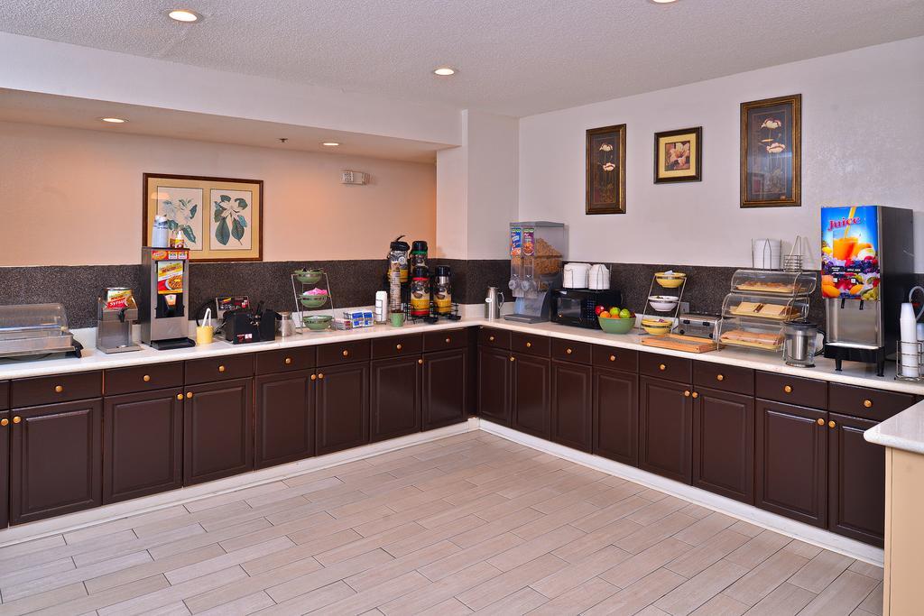 Quality Inn Darien-North Brunswick Oda fotoğraf